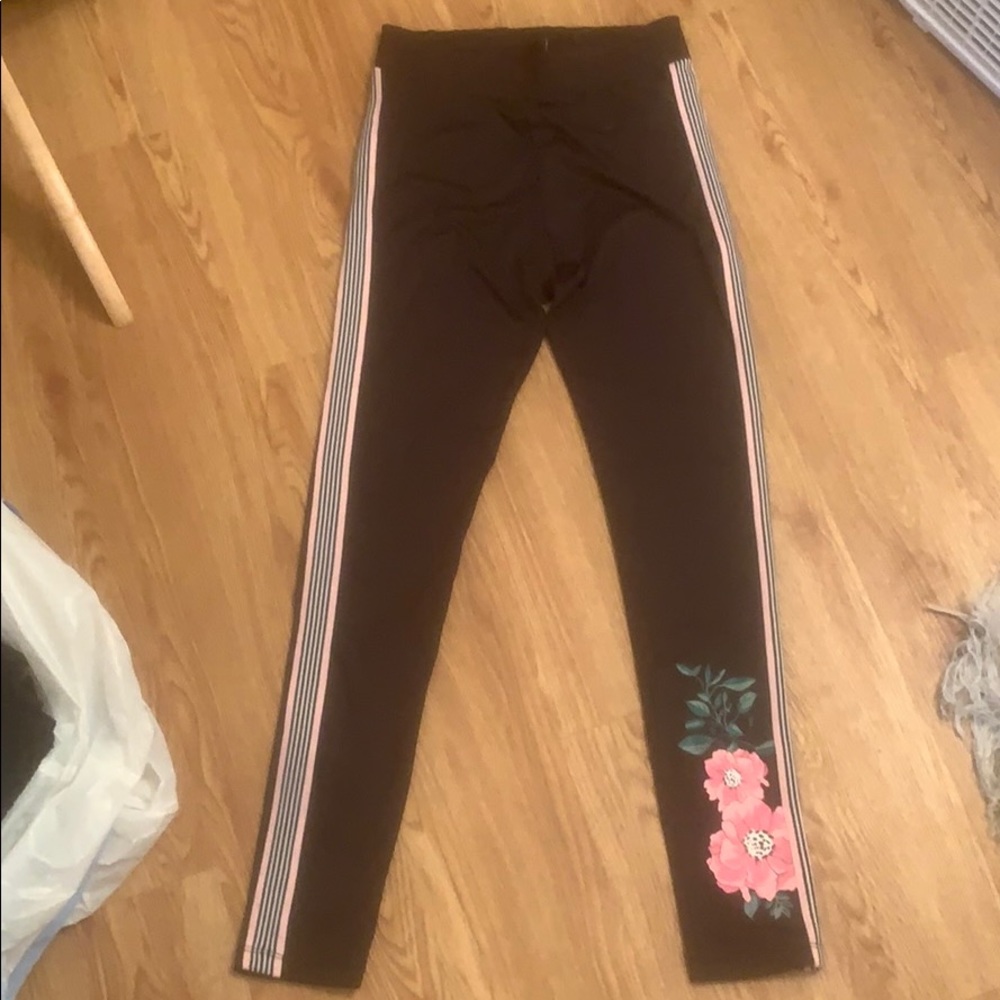 Black leggings with stripe detail